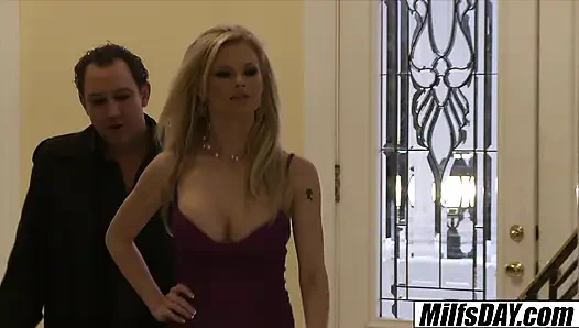 Orta yaşlı seksi kadınlar günü - tarra beyaz azgın evli kadın büyük yarağı aldatıyor