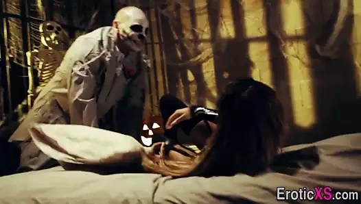 kostümlü latina bebeğim alır cummed üzerinde