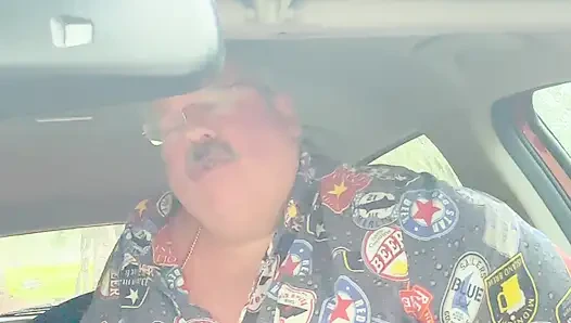 DEDE ŞIŞMAN BıYıKLı ADAM ŞIŞMAN KıLLı GÖT DELIĞINE DILDO KULLANıYOR
