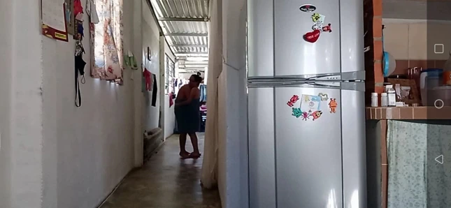 Duş aldıktan sonra sikişmek ve karısının arkasından emmek istediğim azgın komşuyu bekliyorum.