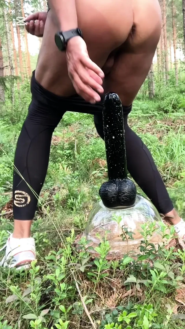 Ormanda yarıda kesilen dildo oyunu