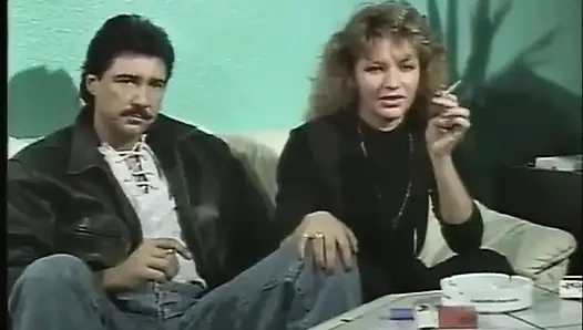 Sarı saçlı MILF askılı