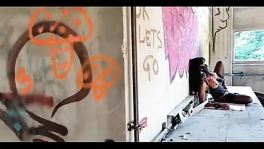 Fışkırtana kadar sikişirken çektiğim ateşli bir video.