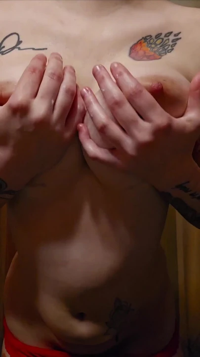 Волнующий момент из "Прикосновение и массаж мои сиськи"