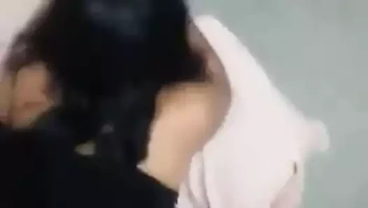 Genç kız vahşice üvey kardeşi tarafından becerdin