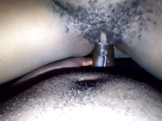 Üvey erkek kardeşim kocamın yokluğunda beni acımasızca sikiyor