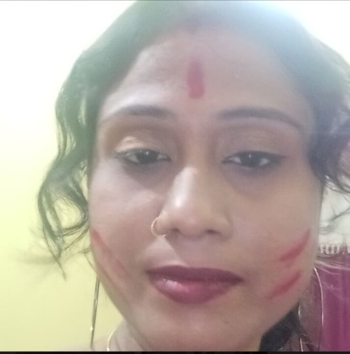 Hintli Bengalli pinki vabi ajj tv pe filmi dakh rahi thi veya davor ne aake chod diya mujhe
