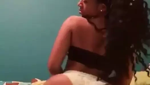 Lola b twerking o sulu çikolata göt (2)