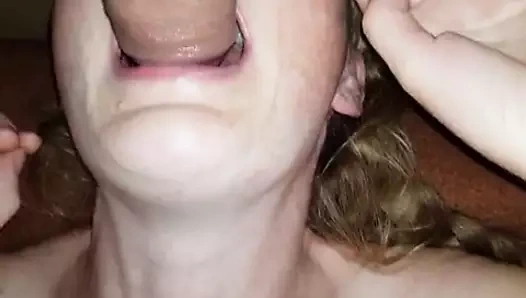 Sandra beim Blasen sehr geil