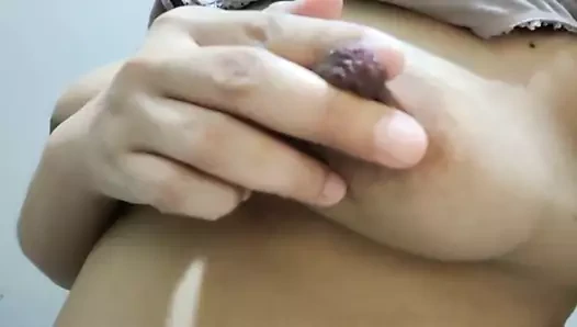 küçük göğüsler