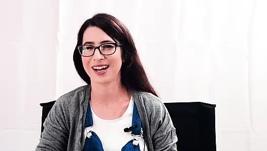 Serena Blaire ile 20 rastgele soru | Adult Time