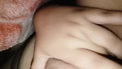 Güney Afrikalı kız kendini oynuyor