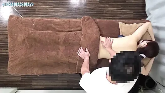 Sansürsüz çiğ dölleme, güzel ve zarif bir ofis hanımı geri dönüyor, ateşli yağa ve karşı konulmaz kokusuna çekiliyor