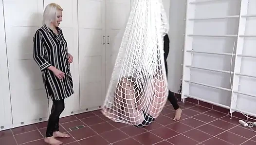 Sado bayanlar için tekmeleyen oyuncak!