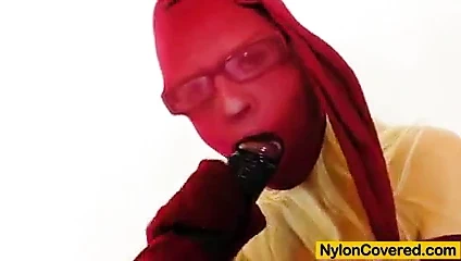 sarışın saçlı dildoing kendini içinde pantyhose