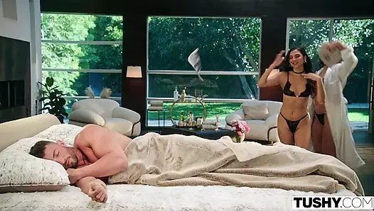 Tushy - en iyi arkadaşlar Gianna ve April yoğun anal üçlü seks yapıyor