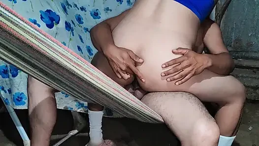 Buna inanamıyorum! Üvey kız kardeşimin erkek arkadaşı amatör ev videosunda beni sert sikiyor.