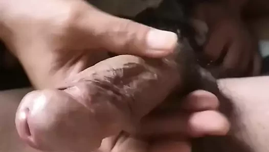 Hinawakan niya ako at hinawakan ko rin si babe hanggang sa lumabas na ang aking puting gatas