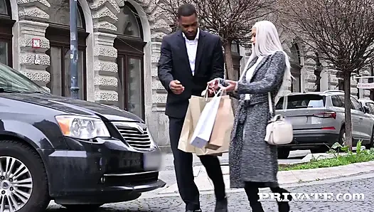 Özel com - Veronica Leal anal ve dp ile ırklararası üçlü seks yapıyor