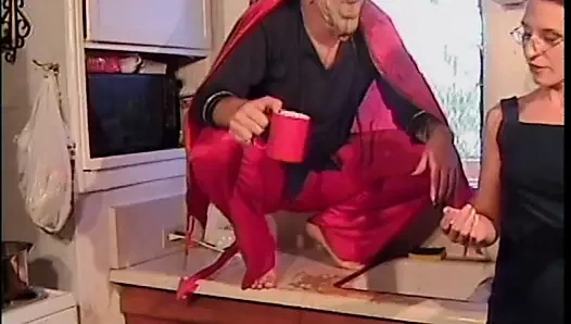 Sofistike sürtük onu kedi içinde yapay penis ve kıçındaki horoz ile hardcore seks seviyor