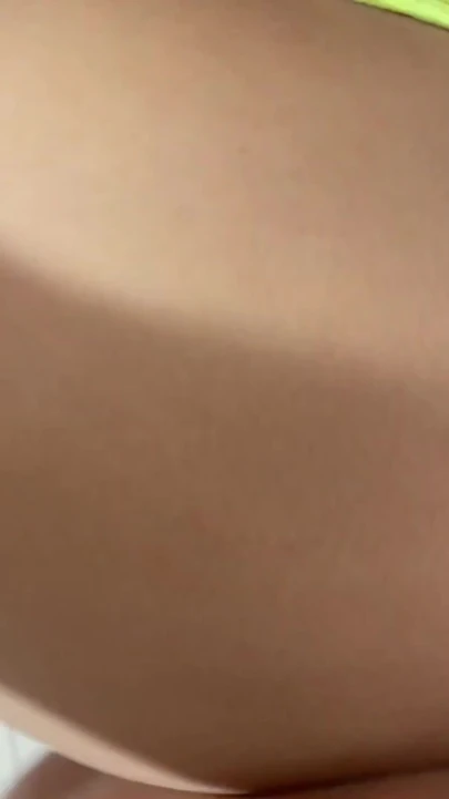 Üvey babalarımız evden ayrılırken seksi büyük götlü üvey kız kardeşimle evde yalnız kalıyoruz ve sert sikişme fırsatını değerlendiriyoruz. | Klip 2