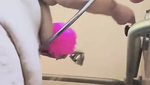Sabunlu bir banyo onu boşaltmanın olduğu yerdir ve sonra biraz boşaltıyor