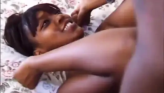 Seksi küçük memeli büyük siyah yarak zenci bebek