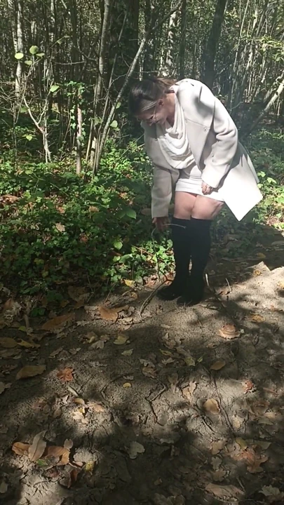 Jade shows off in the wood with the strangers | Clip 2
