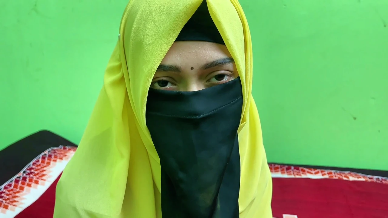 भारतीय पत्नी अपने पड़ोसी के साथ सेक्स का आनंद ले रही है