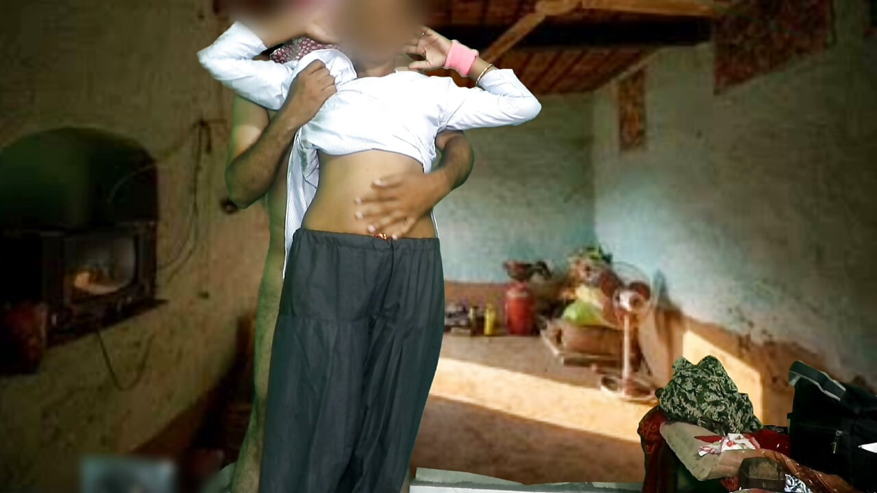 Okul üniformalı Desi genç kızla HUT sert seks Hint Asyalı Öğretmen Müdür Öğrenci Softcore Hardcore sevişme videosu