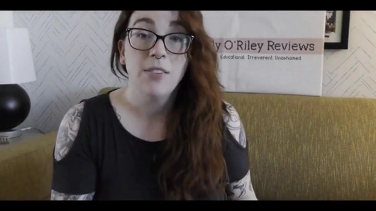 Öpüşme emen vibratörün NSFW incelemesi