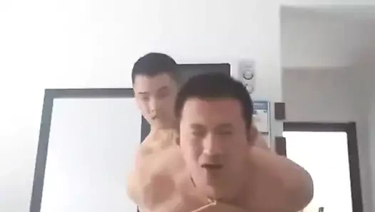 Bağlı adam becerdin (1'15'')