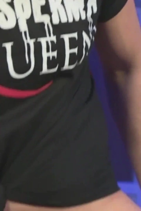 Kızlarla aşırı grup seks domalarak sikiliyor ve yüzlerine boşaltıyor