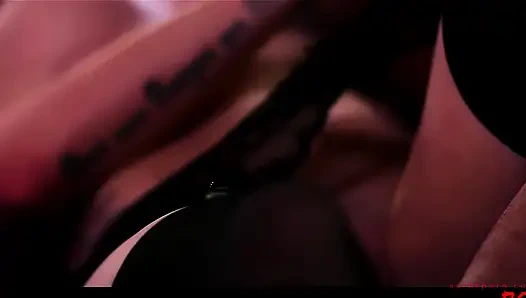Valerie Fox'un büyük göğüsleri ve ateşli bir amcığı var