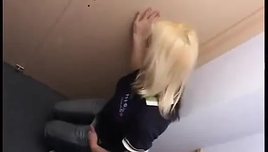 Aşırı Tatlı Büyük Göğüslü Sarışın Kötü Şekilde Sikişiyor
