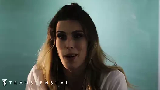 Sarışın trans kayleigh coxx güzel bir horoz seviyor - trans şehvetli