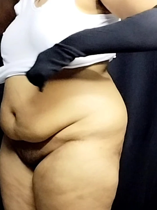 Большой пузырь с индийской женой, лизание задницы, тряска