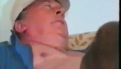 Büyükbaba harika boşalıyor