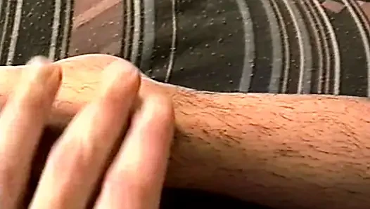 Fransa'dan hiary zenci bebek vücudunu gösteriyor