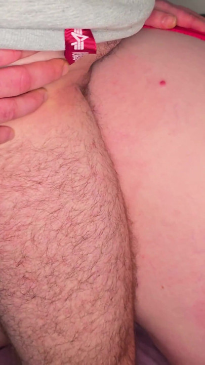 İlk kez büyük bir penis yerleştirebilmek için götümü dilate etmek zorunda kaldım - üvey anne | Klip 2