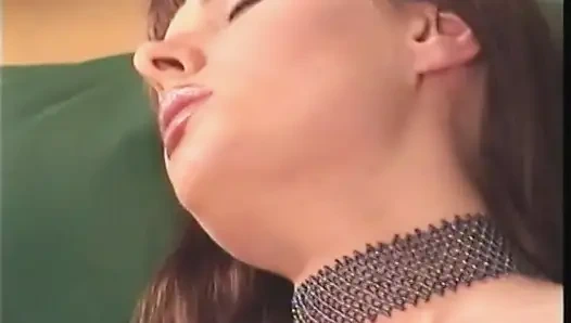 Klasik sürtük amcığıyla oynarken orgazm oluyor