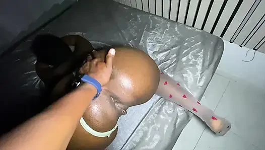 GECELERI KOMŞUMUN ODASıNA ONA BOLCA SÜT VERMEK IÇIN GIDIYORUM