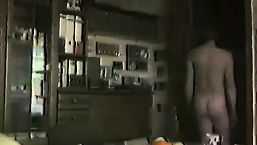 ich nackt auf alten videos, die ich gefunden habe