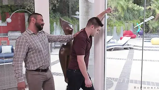 Tatlı lezbo çift dörtlü sikişiyor