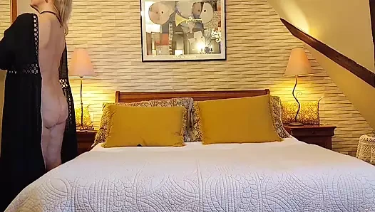 Selena'nın yatakta poz ve seks oyunları