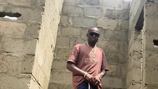 Güneşin altında dayanılmaz bir binada hızlı