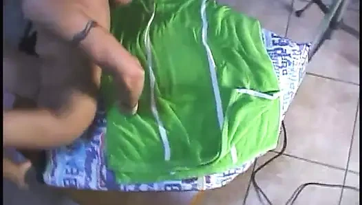 Küçük memeli muhteşem iyi şekilli esmer dildo kullanıyor ve sert sikiliyor