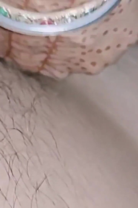 Hintli evli kadın kocasıyla ilk kez seks yapıyor