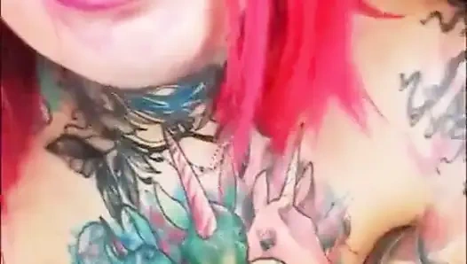 Büyük dildo emen sürtük