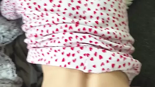 Bu sikiş bebeği her delikten sert bir yarak almaya her zaman hazır